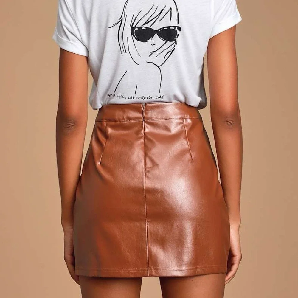 Lulus Corte Vegan Leather Mini Short‎ Skirt w/Slit, Chestnut Brown, Size M, NWT